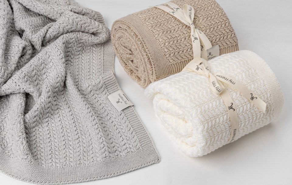 Otulacz ze 100% wełny merino light grey Leaves - premium collection