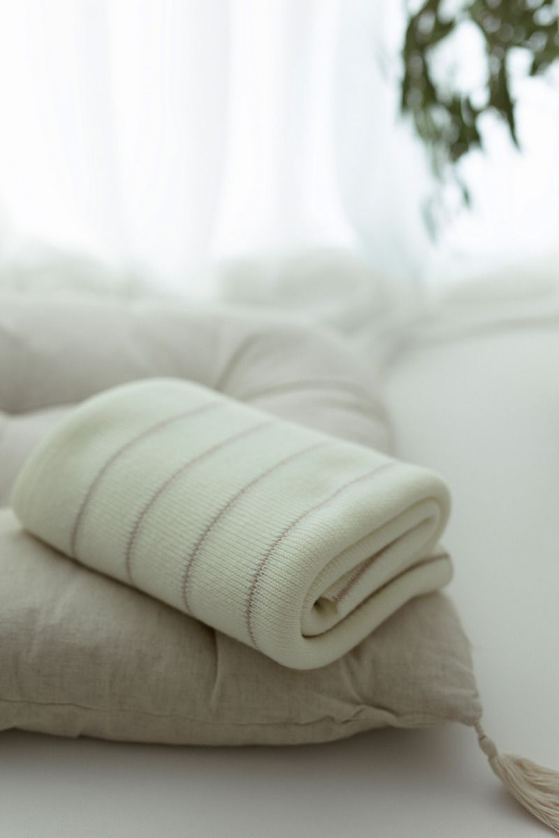 Kocyk ze 100% wełny merino cream Lines - premium collection OUTLET