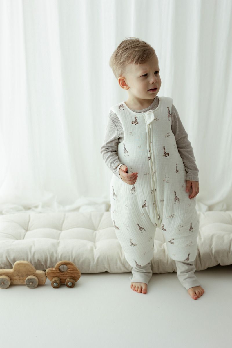Śpiworek z organicznego muślinu z nogawkami 1 - 3 lata 2.5 TOG - giraffes